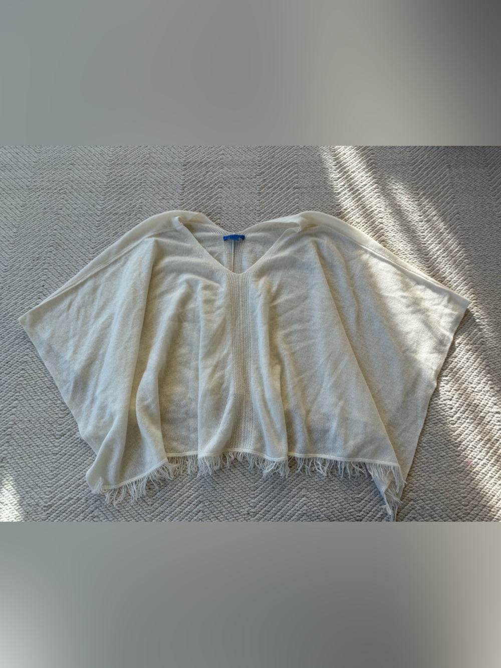 J.McLaughlin 100% cashmere fringe poncho shrug in off white sz S
